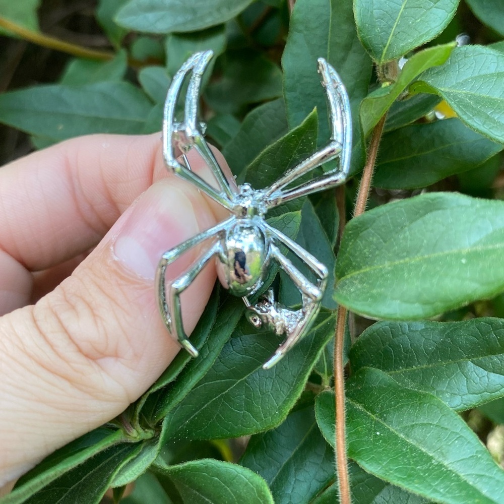Minimalist Elegant Silver Tone Spider Brooch Lightweight and Simple NWT